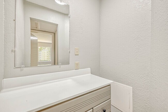 Building Photo - Affordable 3BD/2BA single-family house!