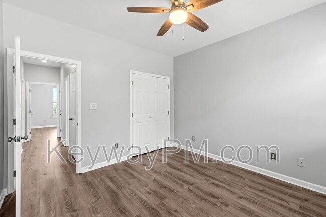 Building Photo - 3011 Old Lodge Rd