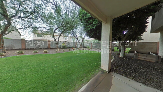 Building Photo - 491 W Ebony Way