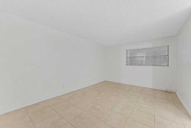 Building Photo - 10821 N Military Trl