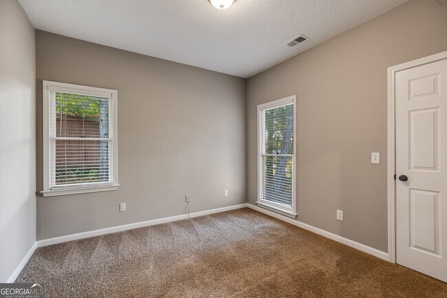 Building Photo - 140 Fairfield Rd