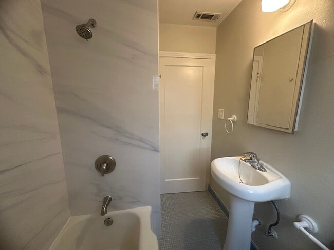 Building Photo - 8041001/45