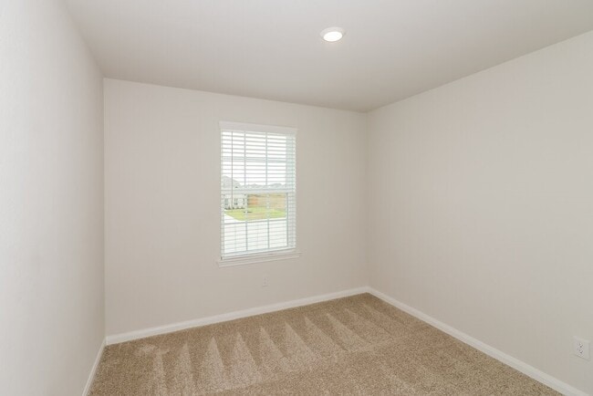 Building Photo - 424 Polly Grv Dr