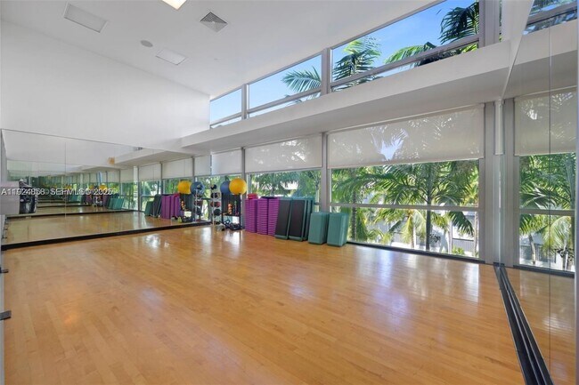 Building Photo - 2950 NE 188th St