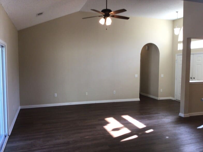 Building Photo - 121 Caribbean Village Dr