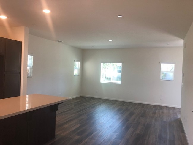 Building Photo - Brand new 4 bed 3 bath home in Natomas