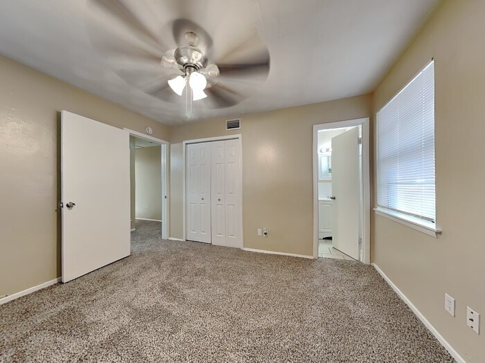 Building Photo - 2925 Caribbean Dr