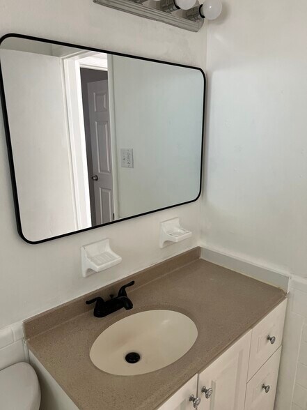 Building Photo - 7101 Dartmouth Ave N