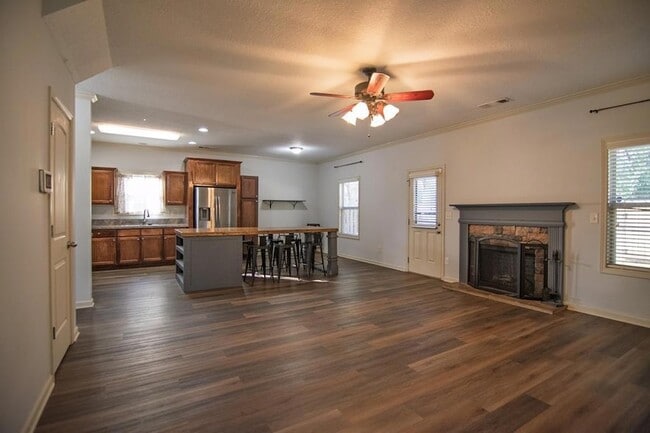 Building Photo - 1907 Westminster Dr