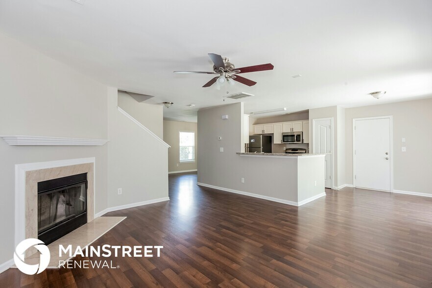 Building Photo - 8146 Chatham Oaks Dr