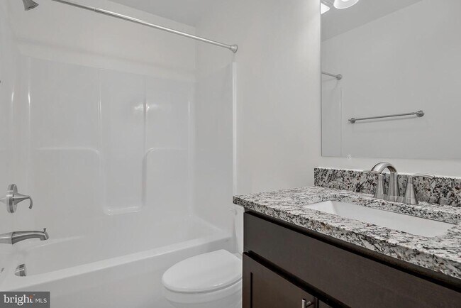 Building Photo - 2629 Maplewood Cir