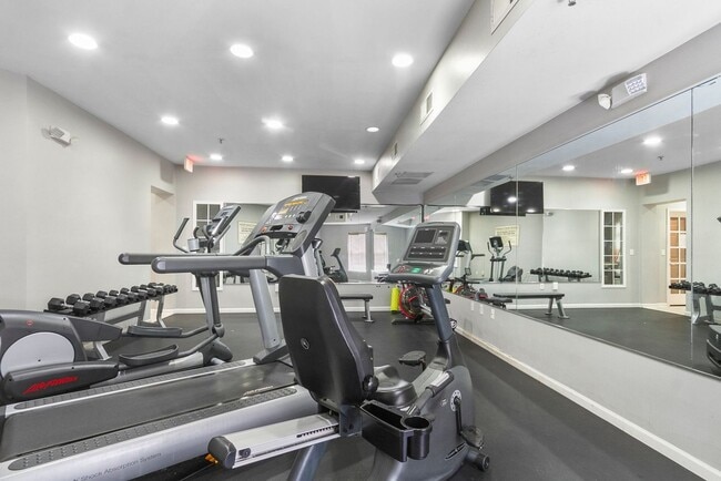 Building Photo - Nice 1 Bed 1 Bath at Capstone Quarters! Available Fall 2026!