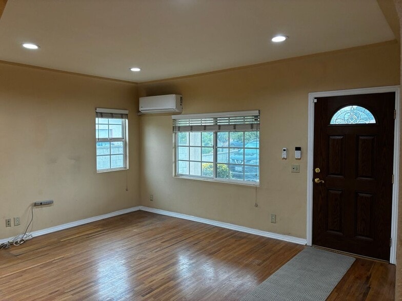 Building Photo - 7946 Hershey St