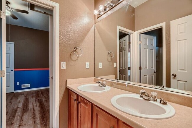 Building Photo - 1747 Candleglow Street