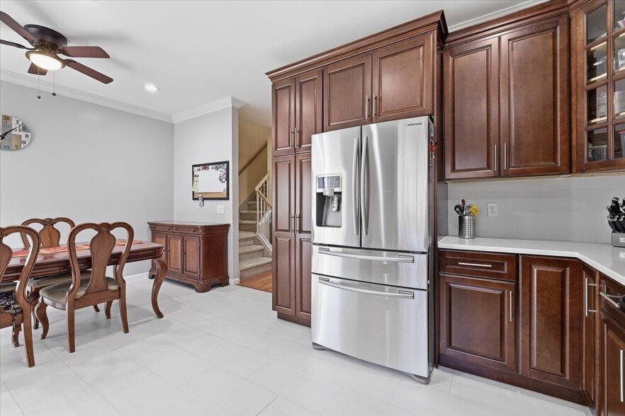 Building Photo - 203 Tallwood Ln