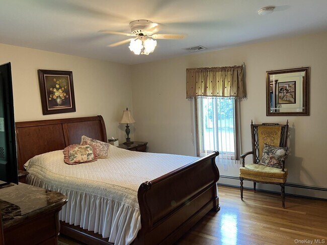 Building Photo - 215 Leon Rd