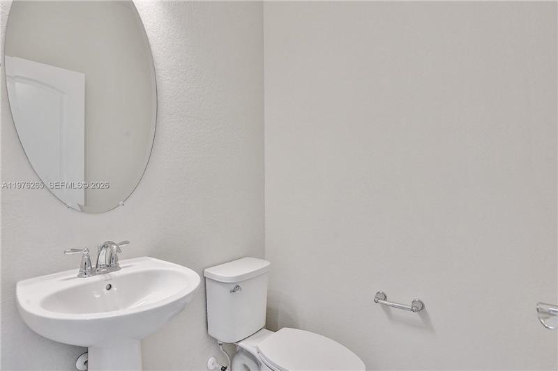 Building Photo - 2202 Appleton Cir S