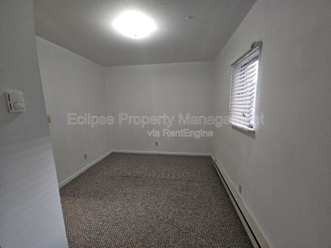 Building Photo - 715 3rd St