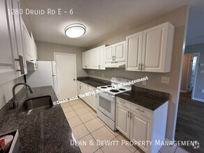 Building Photo - Creekside Apartments - 2/1 Clearwater - Fo...