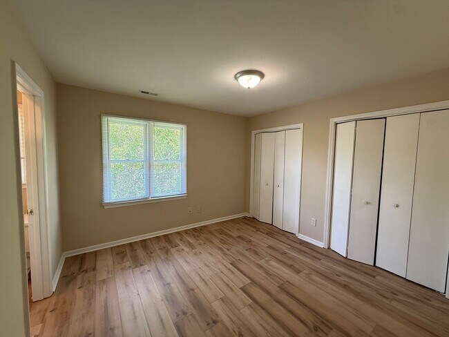 Building Photo - 4720 Matt Dr