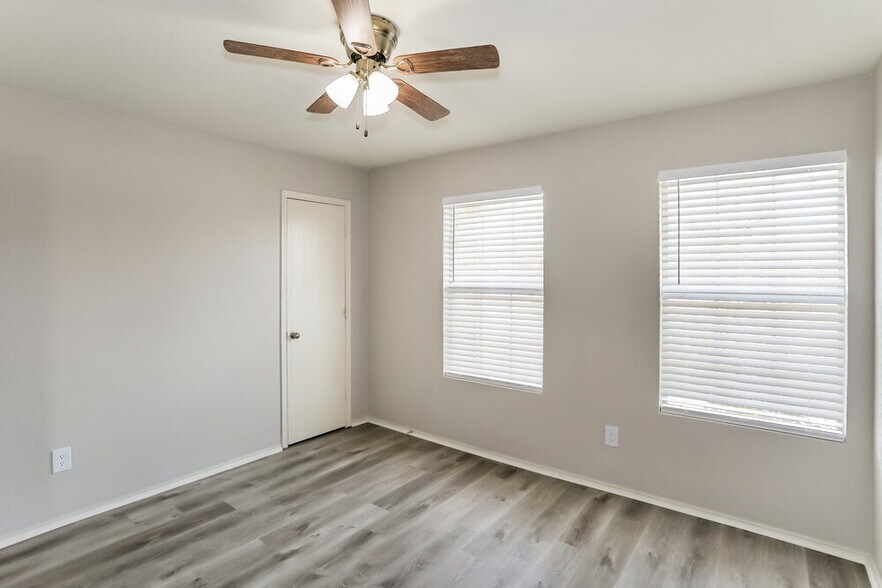 Building Photo - 549 Crystal Springs Dr