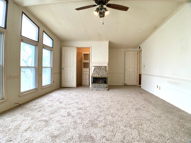 Building Photo - 2551 Farm Cir