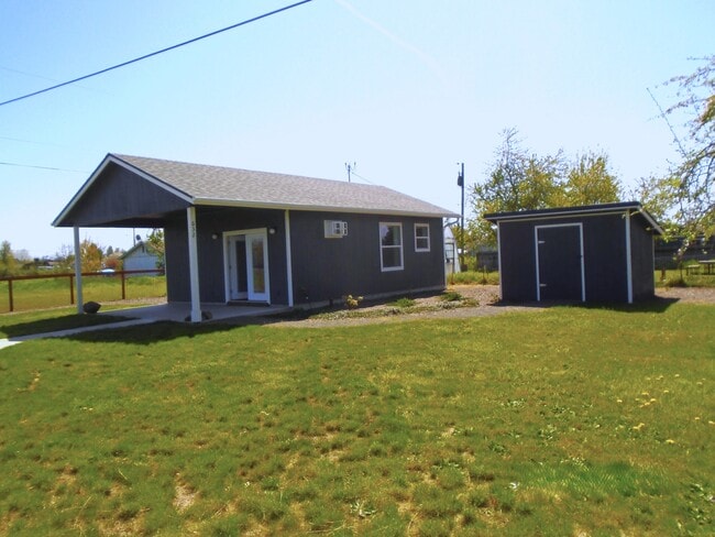 Building Photo - 632 N 4th St