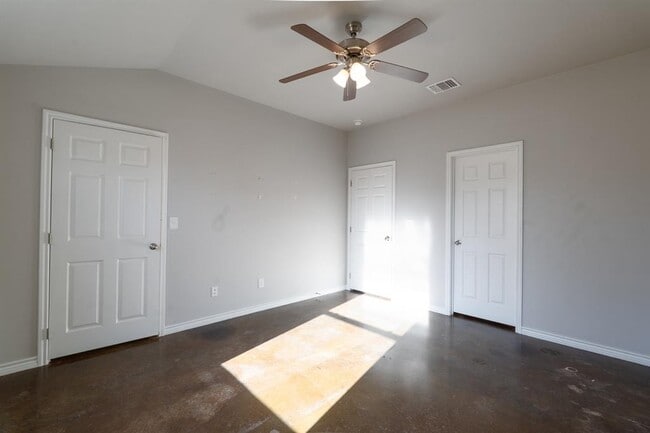 Building Photo - 208 Lowes Blvd