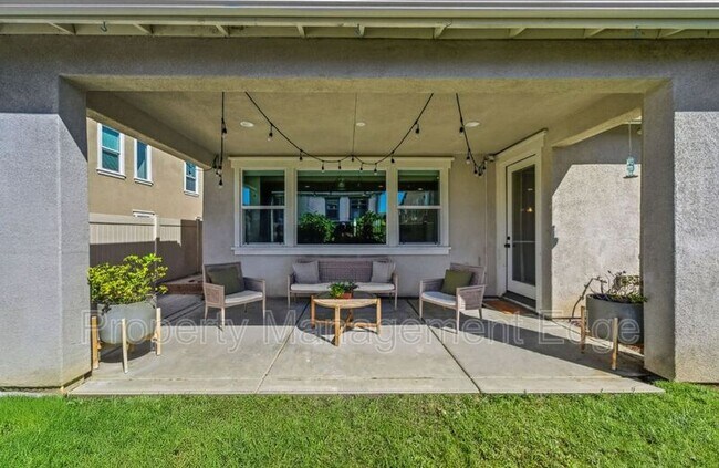 Building Photo - 32017 Radiant Dr