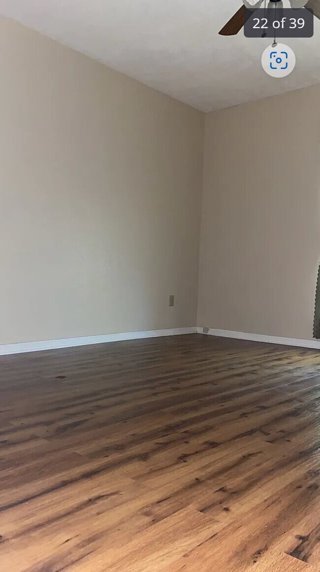 Building Photo - 2005 Magic Hill Dr