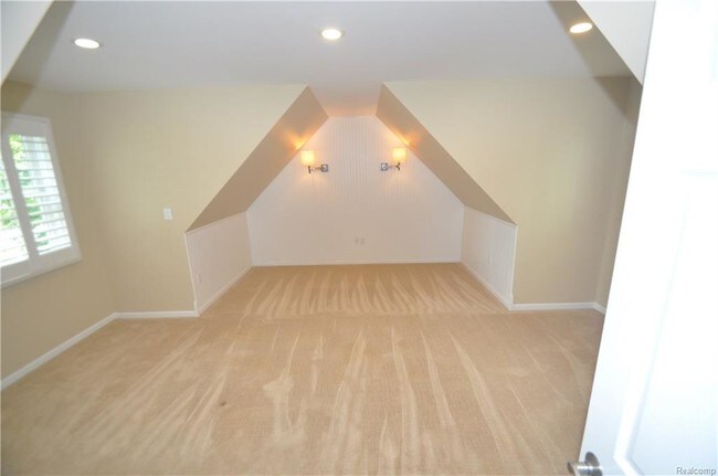 Building Photo - 1019 Chesterfield Ave