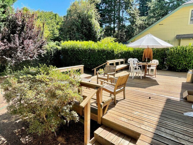 Building Photo - Grant Park 3-Story with Hardwoods, Huge Deck, Detached Garage, and Tons of Character