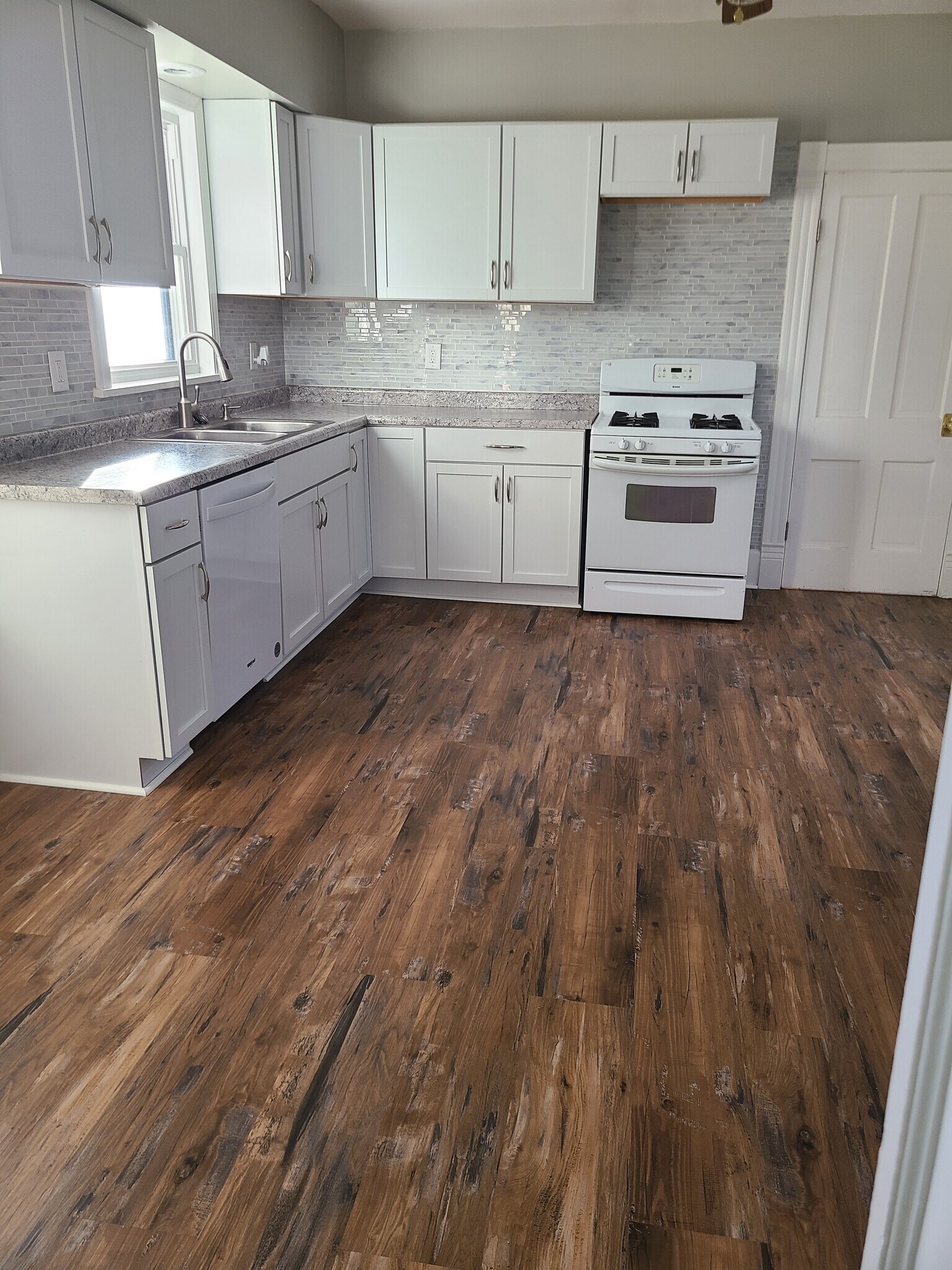 Building Photo - 3981 S Pine Ave