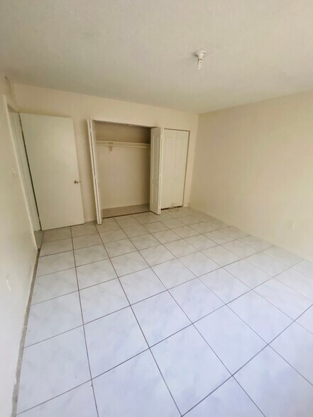 Bedroom - 13550 NE 10th Ave