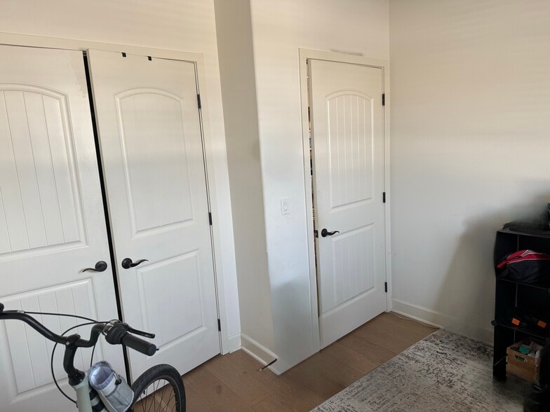 double closet doors in second bed - 130 N Garden St