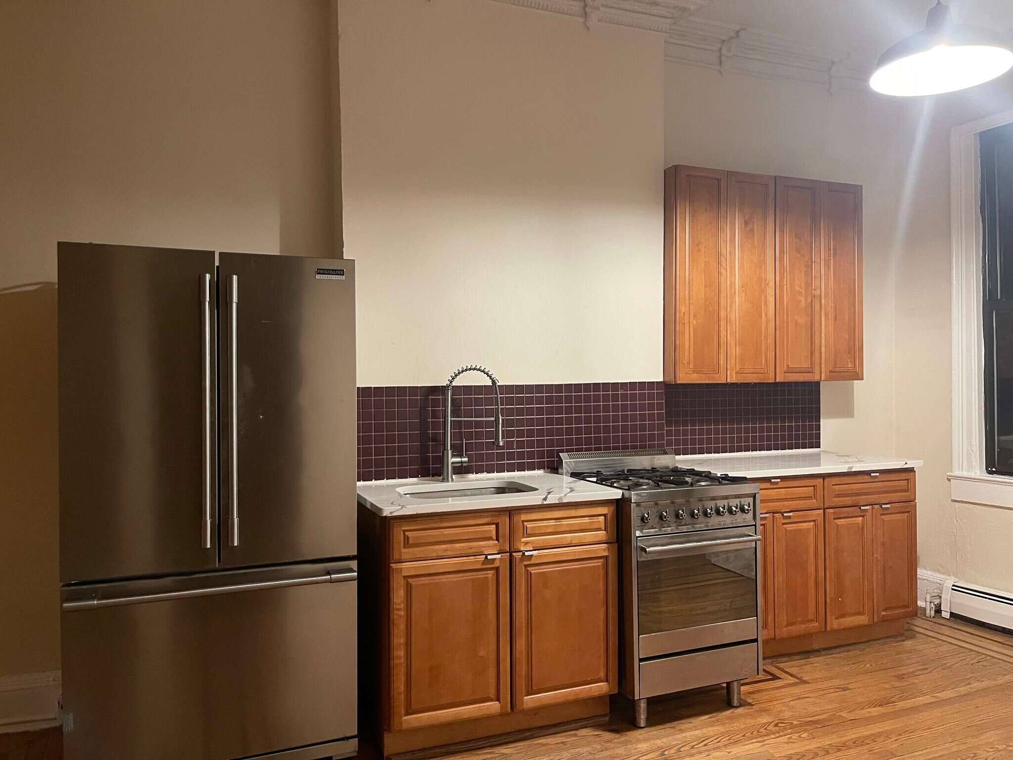 Building Photo - 19 Henry St