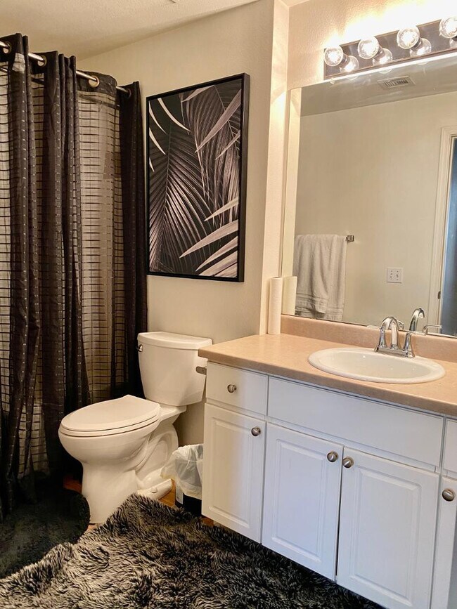 Building Photo - 1701 E Colter St