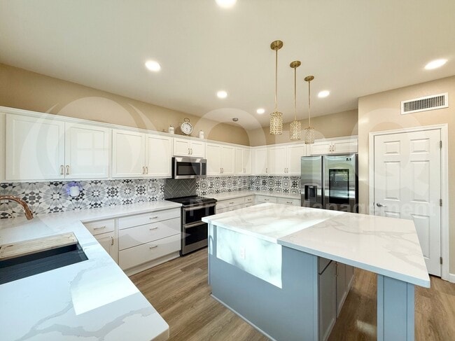 Building Photo - 1432 S Apache Dr