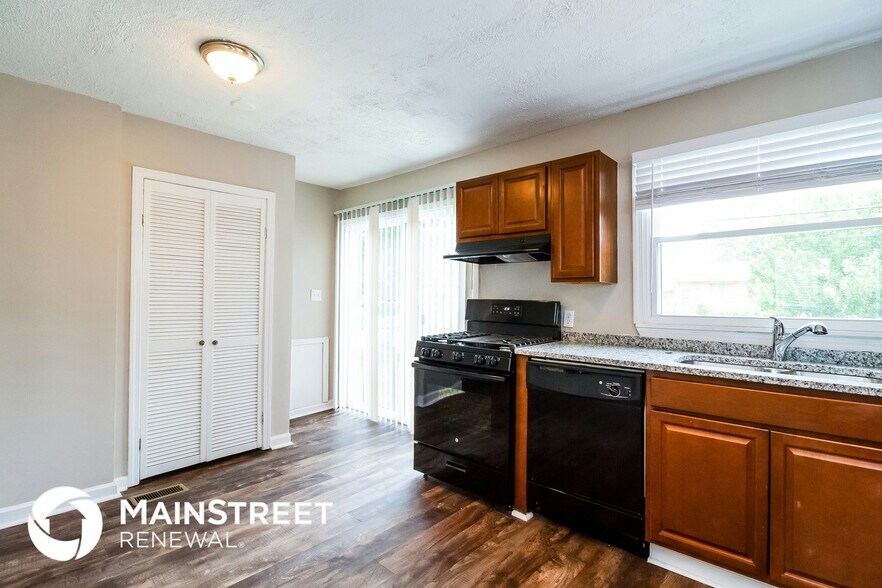 Building Photo - 1689 Geraldine Ave