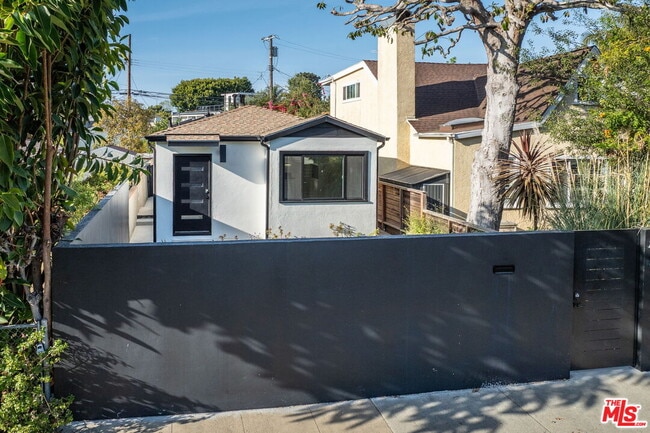 Building Photo - 841 Oxford Ave