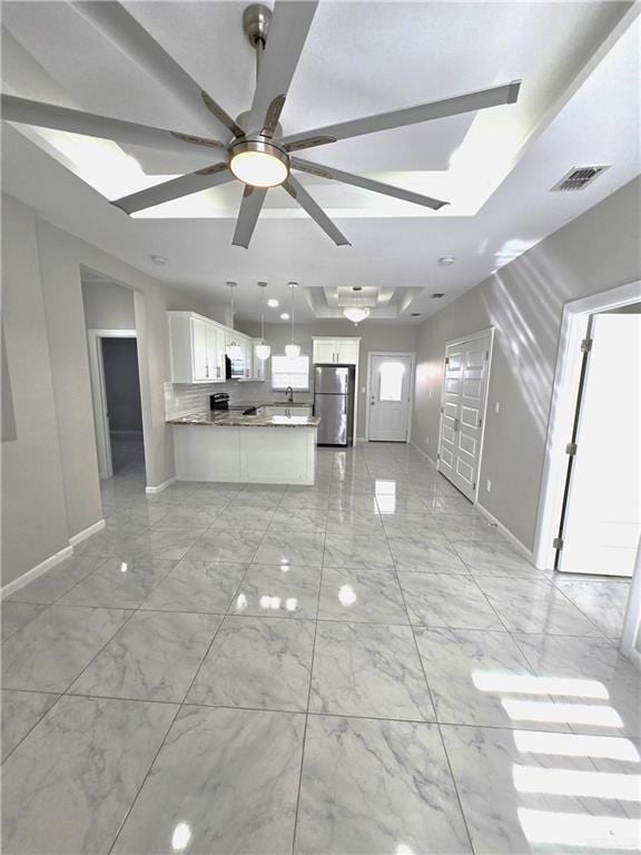 Building Photo - 14 W Woodson Dr