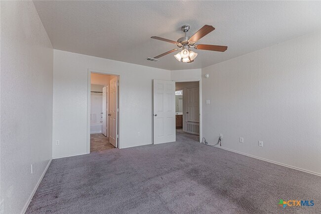 Building Photo - 2406 Waterfall Dr