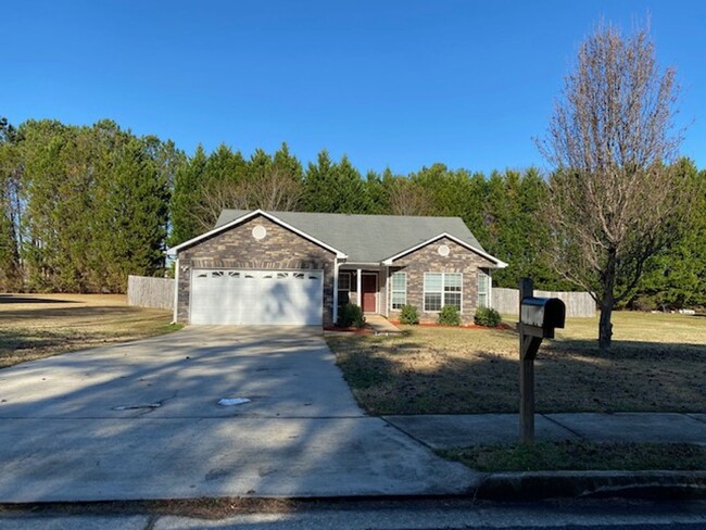 Building Photo - Ranch style home in Locust Grove