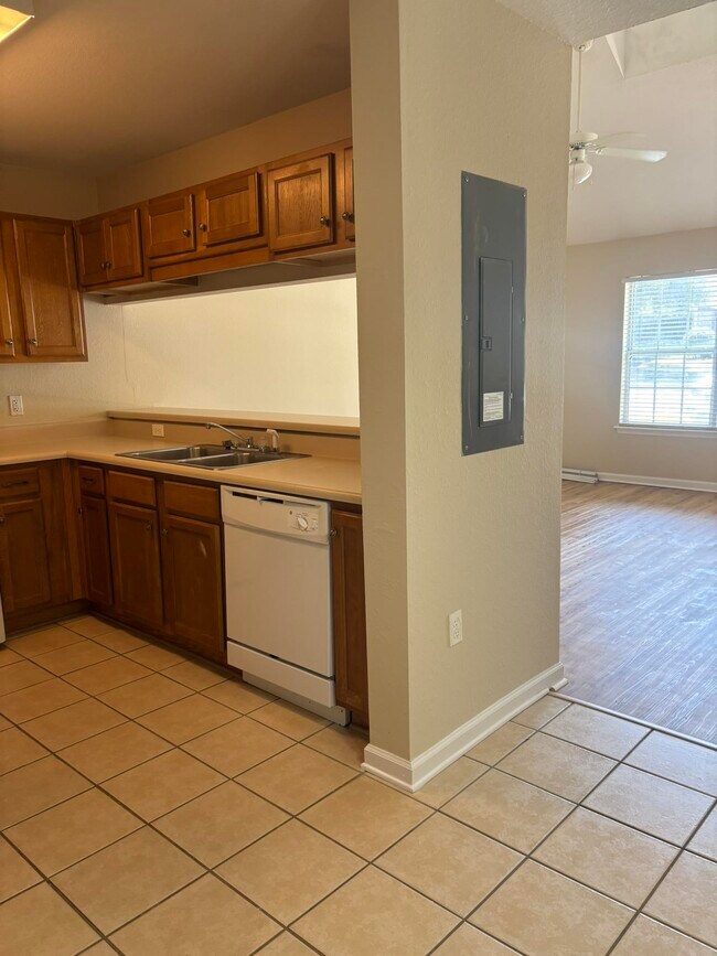 Building Photo - 4434 Gearhart Rd