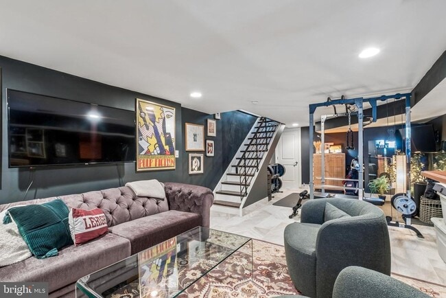 Building Photo - 1816 Dickinson St