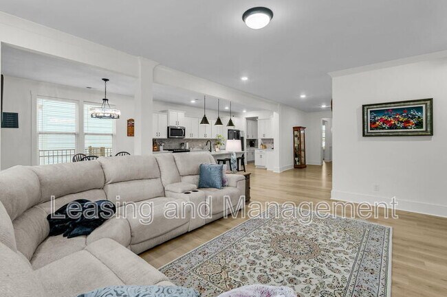 Building Photo - 245 Summer Tanager Dr