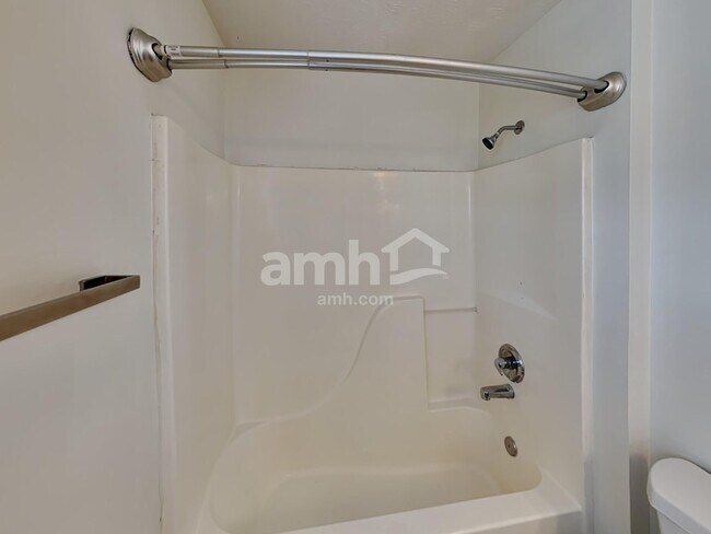 Building Photo - 615 Glen Valley Trl