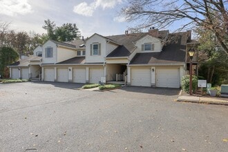 Building Photo - 91 Jamestown Rd