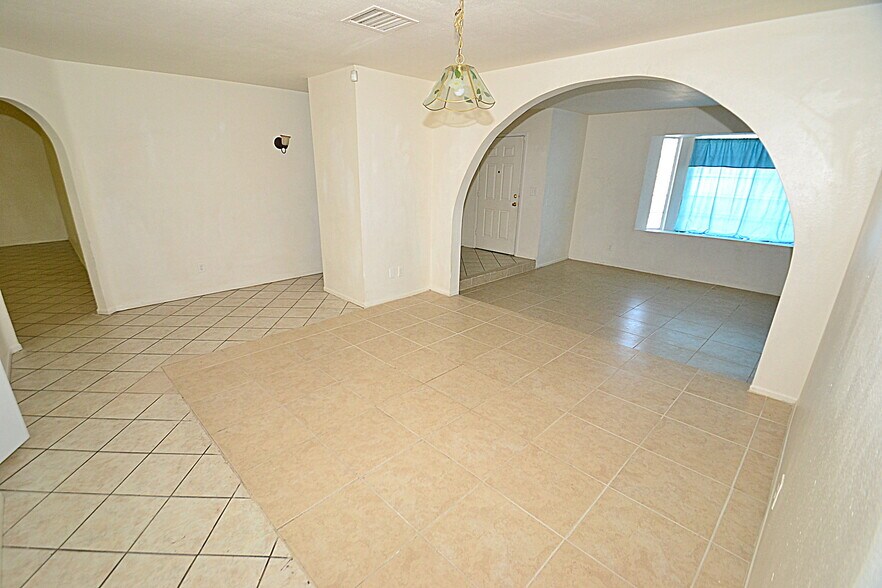 Building Photo - 6941 W Vermont Ave