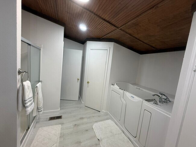 Building Photo - 24600 Oak Hollow Blvd